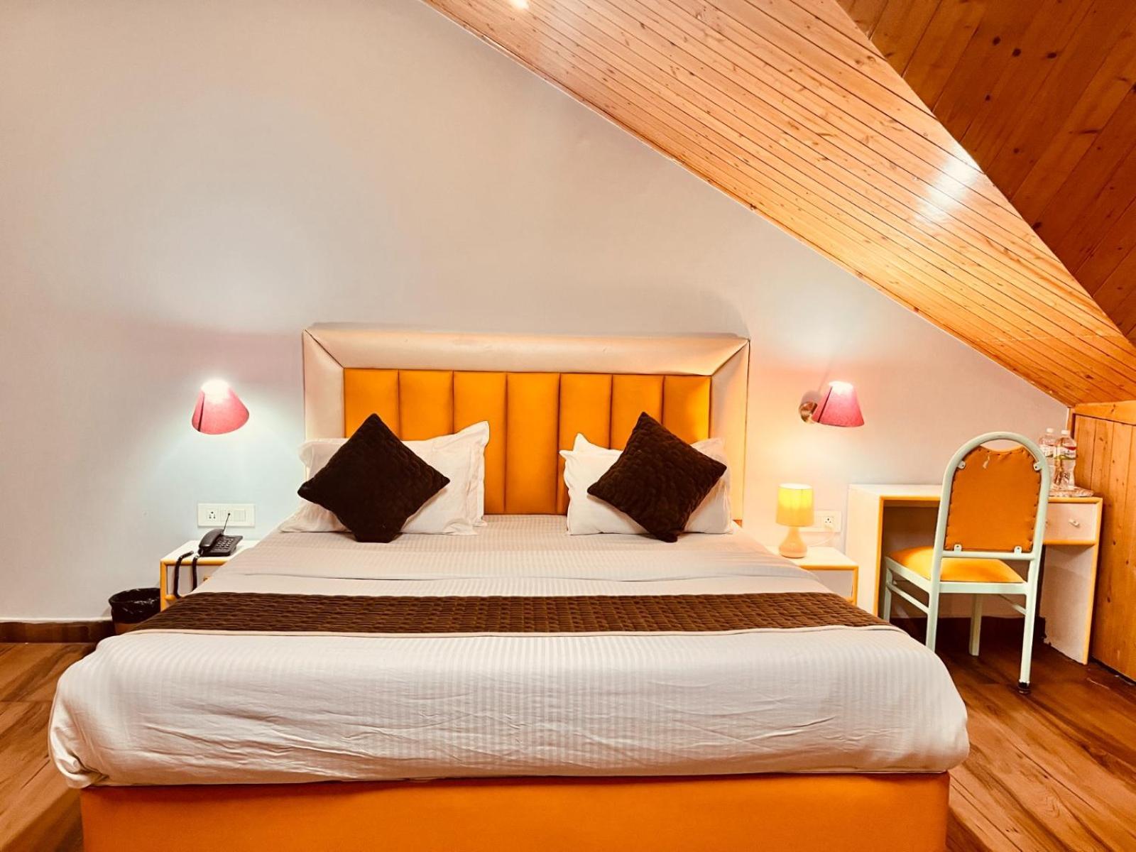 Hadimba Hill View By Hadimba Palace, Manali - Premium Room ! Family Hotel ! Parking ! Near Hadimba Temple Exterior photo