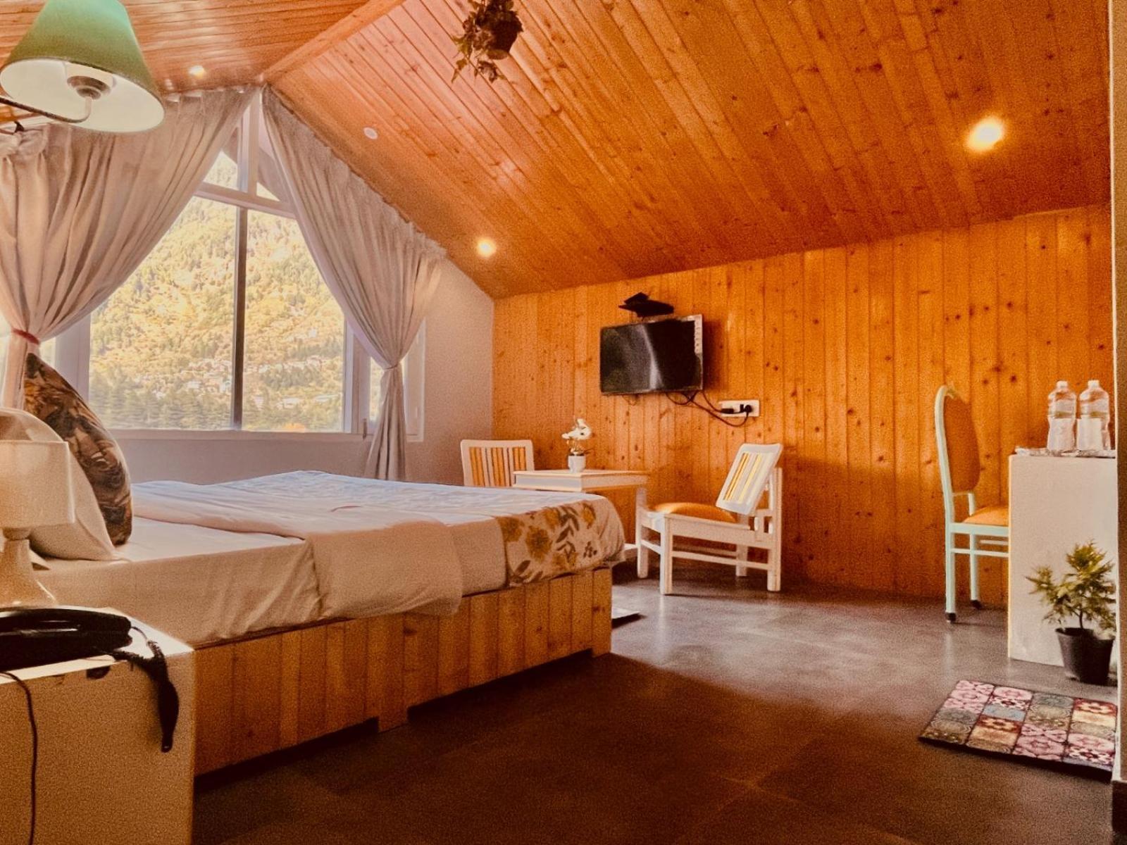 Hadimba Hill View By Hadimba Palace, Manali - Premium Room ! Family Hotel ! Parking ! Near Hadimba Temple Exterior photo