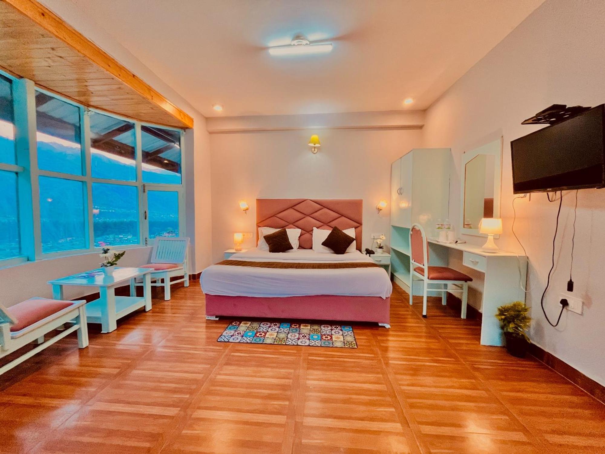 Hadimba Hill View By Hadimba Palace, Manali - Premium Room ! Family Hotel ! Parking ! Near Hadimba Temple Exterior photo