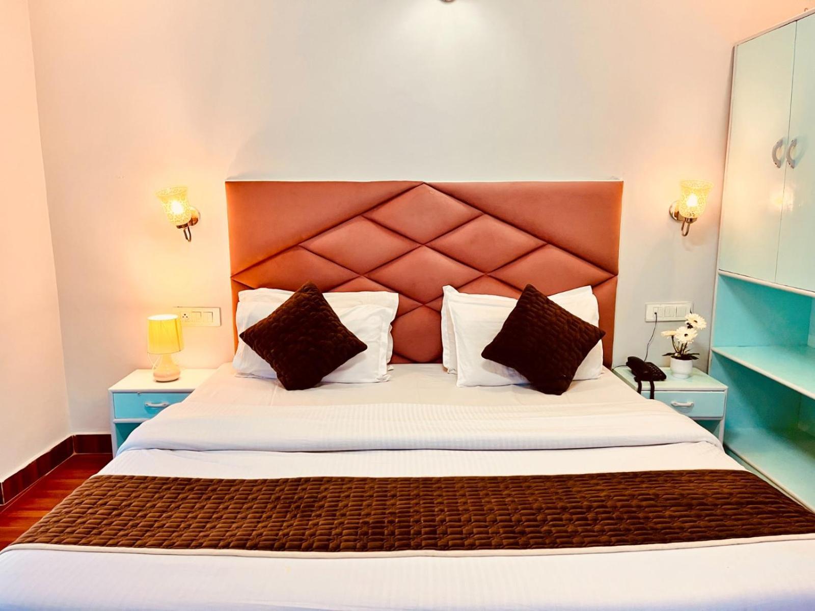 Hadimba Hill View By Hadimba Palace, Manali - Premium Room ! Family Hotel ! Parking ! Near Hadimba Temple Exterior photo