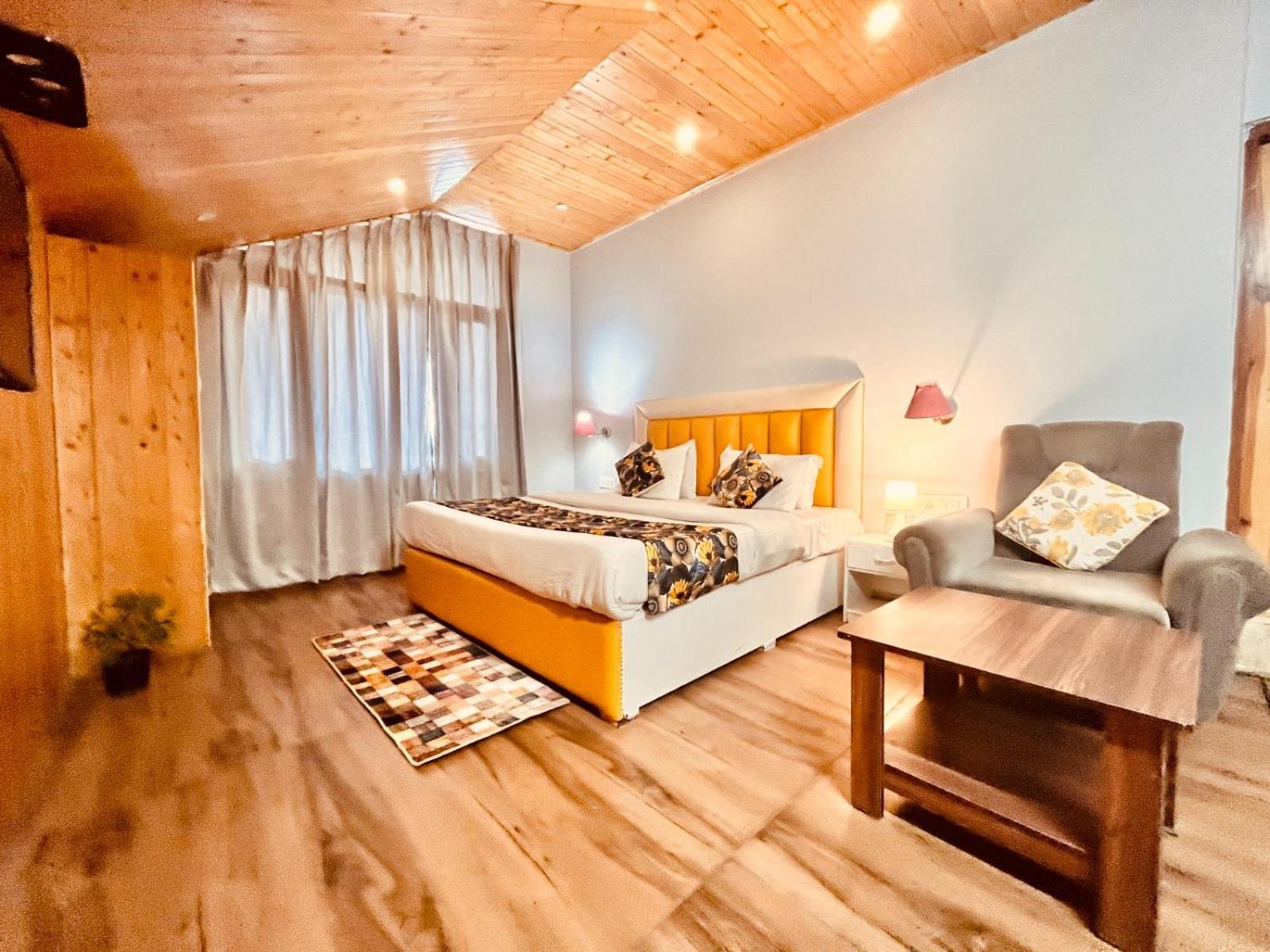 Hadimba Hill View By Hadimba Palace, Manali - Premium Room ! Family Hotel ! Parking ! Near Hadimba Temple Exterior photo
