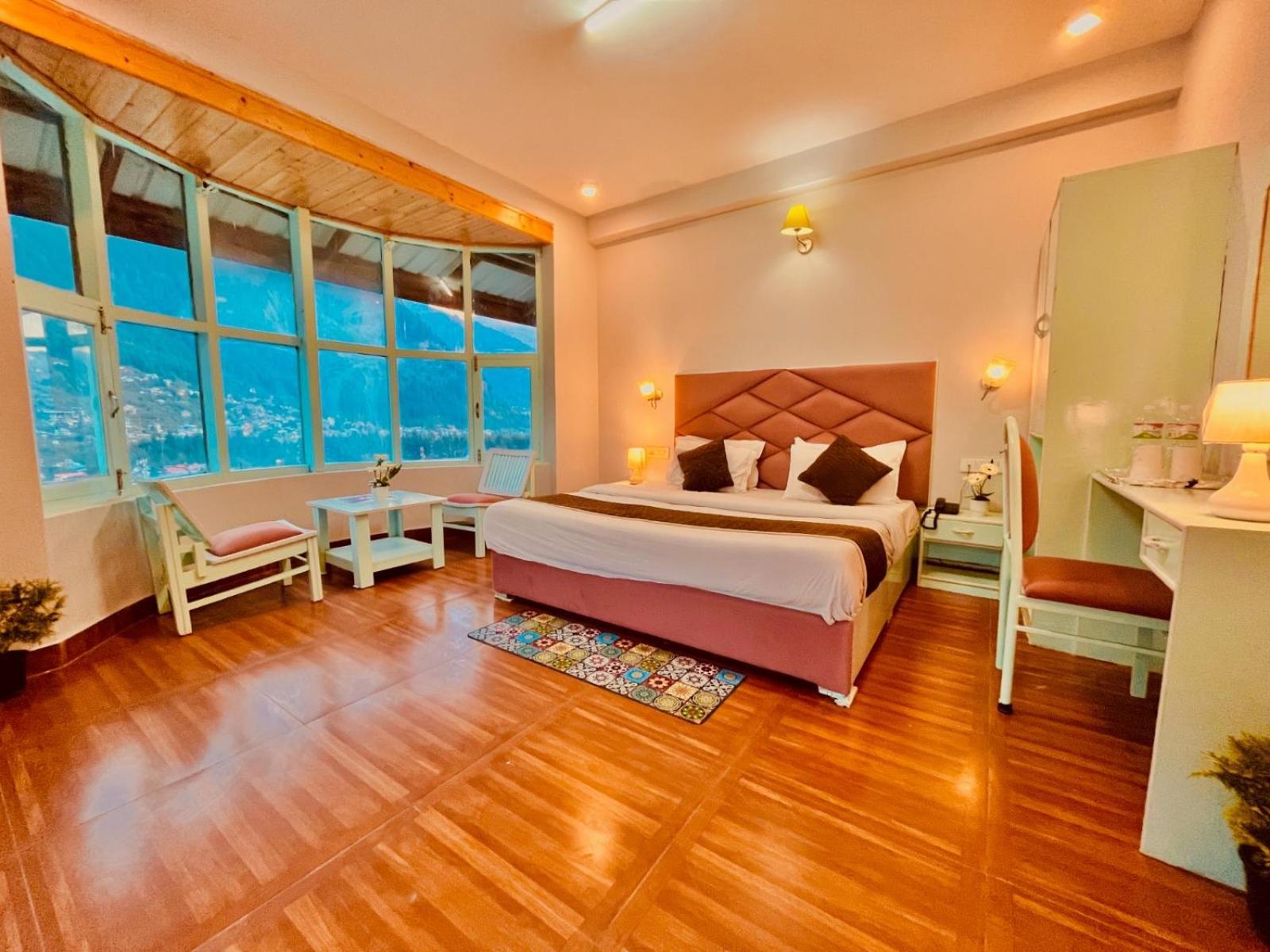 Hadimba Hill View By Hadimba Palace, Manali - Premium Room ! Family Hotel ! Parking ! Near Hadimba Temple Exterior photo