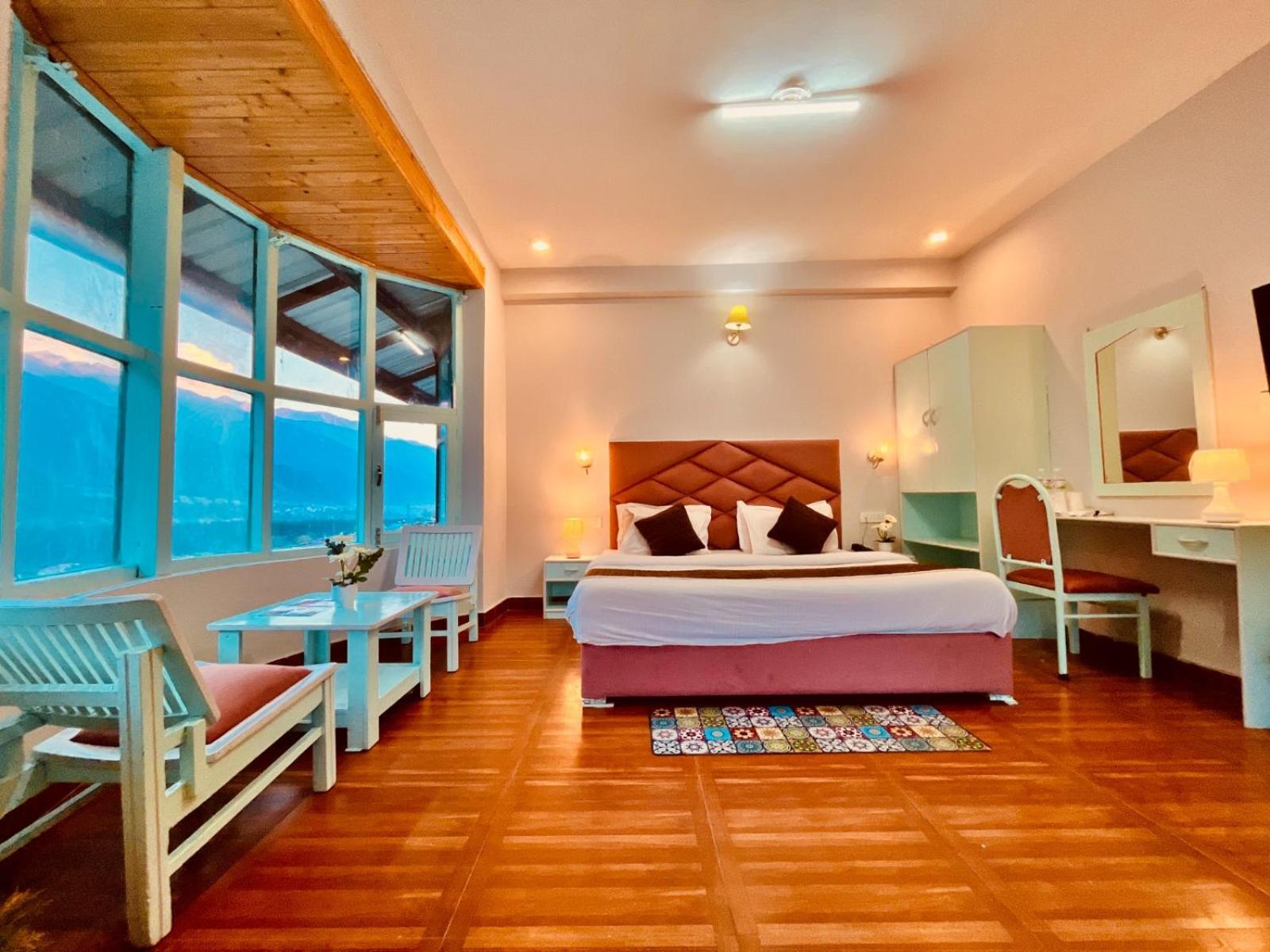 Hadimba Hill View By Hadimba Palace, Manali - Premium Room ! Family Hotel ! Parking ! Near Hadimba Temple Exterior photo