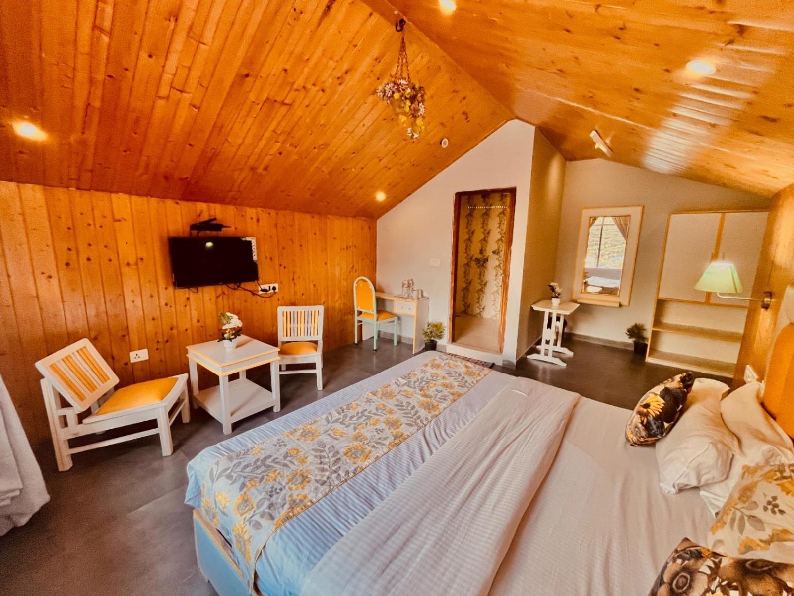 Hadimba Hill View By Hadimba Palace, Manali - Premium Room ! Family Hotel ! Parking ! Near Hadimba Temple Exterior photo