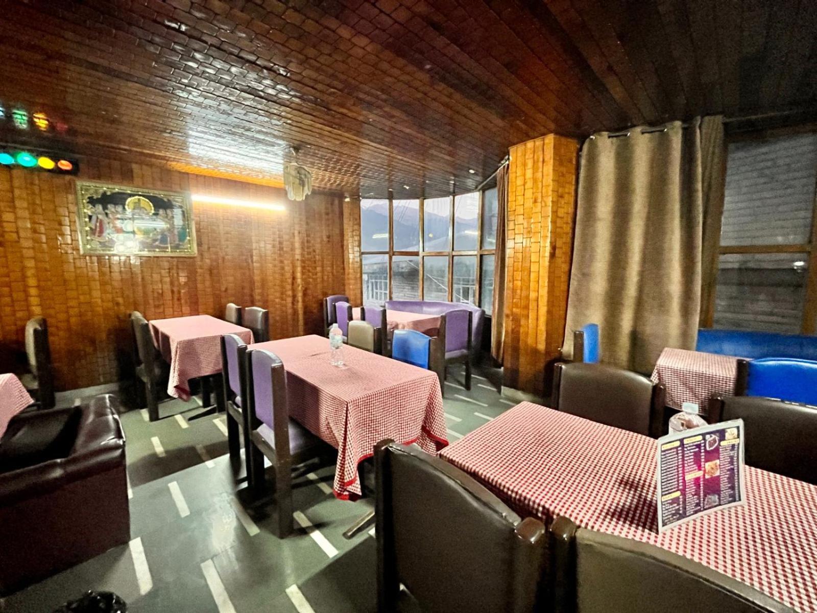 Hadimba Hill View By Hadimba Palace, Manali - Premium Room ! Family Hotel ! Parking ! Near Hadimba Temple Exterior photo