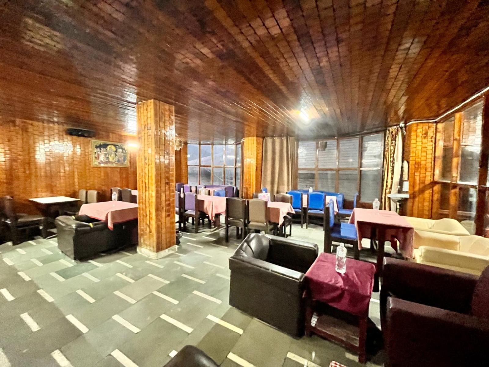 Hadimba Hill View By Hadimba Palace, Manali - Premium Room ! Family Hotel ! Parking ! Near Hadimba Temple Exterior photo