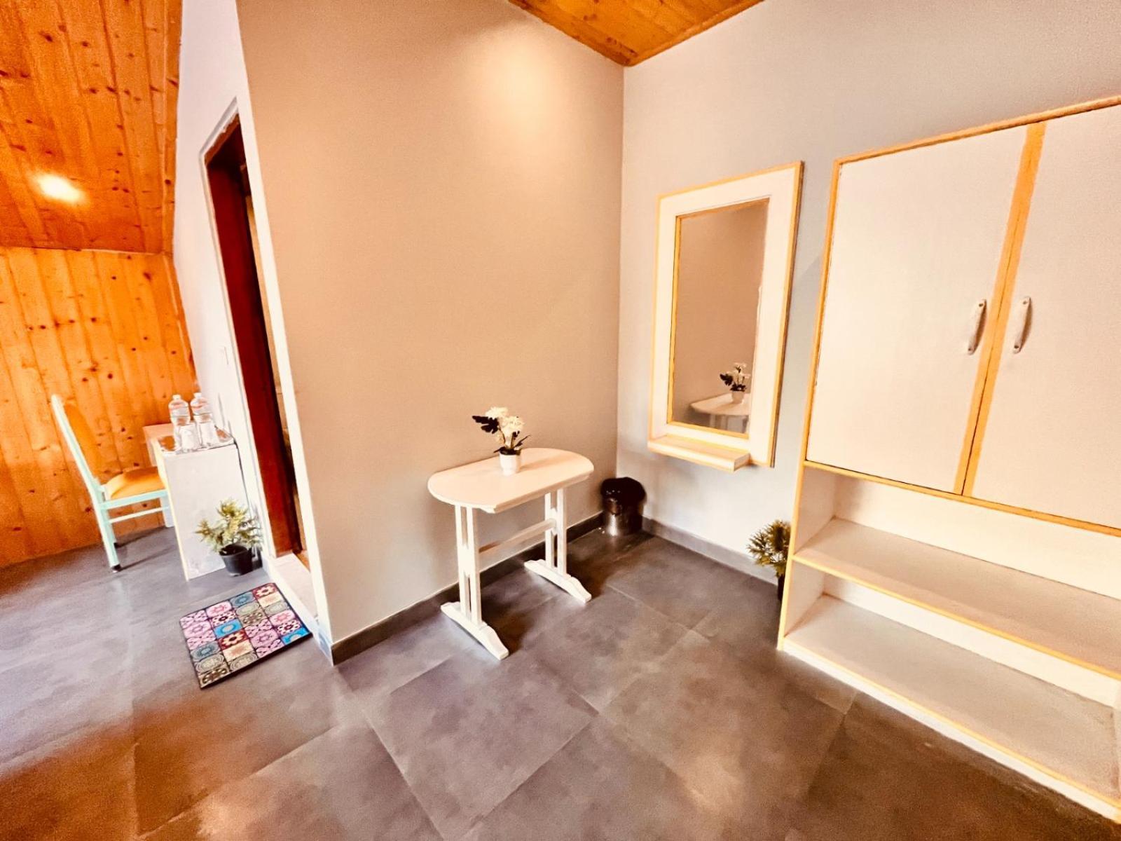Hadimba Hill View By Hadimba Palace, Manali - Premium Room ! Family Hotel ! Parking ! Near Hadimba Temple Exterior photo