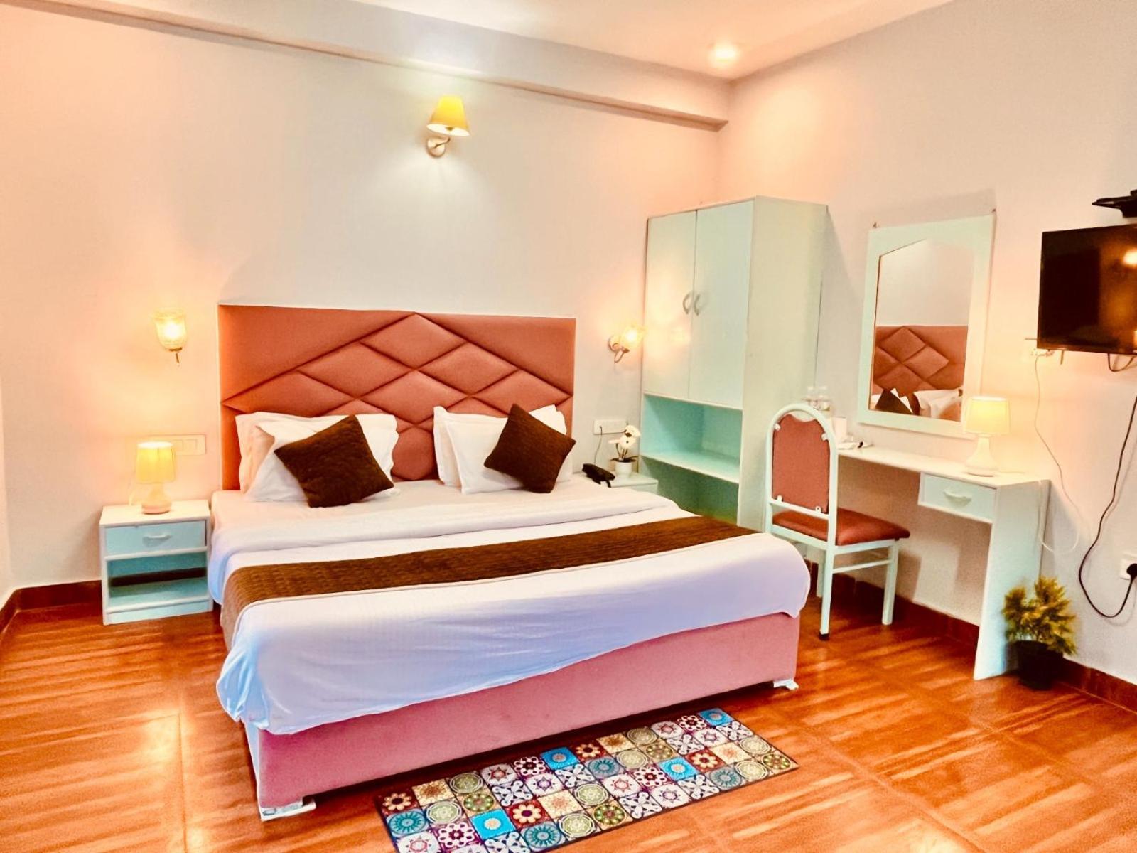 Hadimba Hill View By Hadimba Palace, Manali - Premium Room ! Family Hotel ! Parking ! Near Hadimba Temple Exterior photo