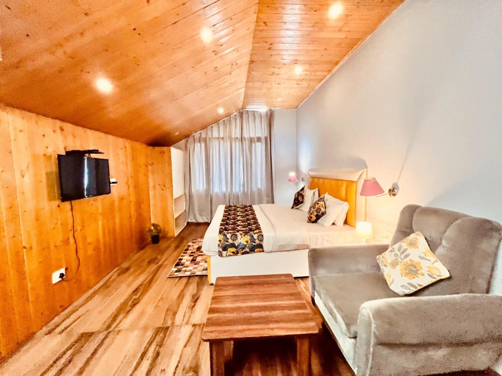 Hadimba Hill View By Hadimba Palace, Manali - Premium Room ! Family Hotel ! Parking ! Near Hadimba Temple Exterior photo
