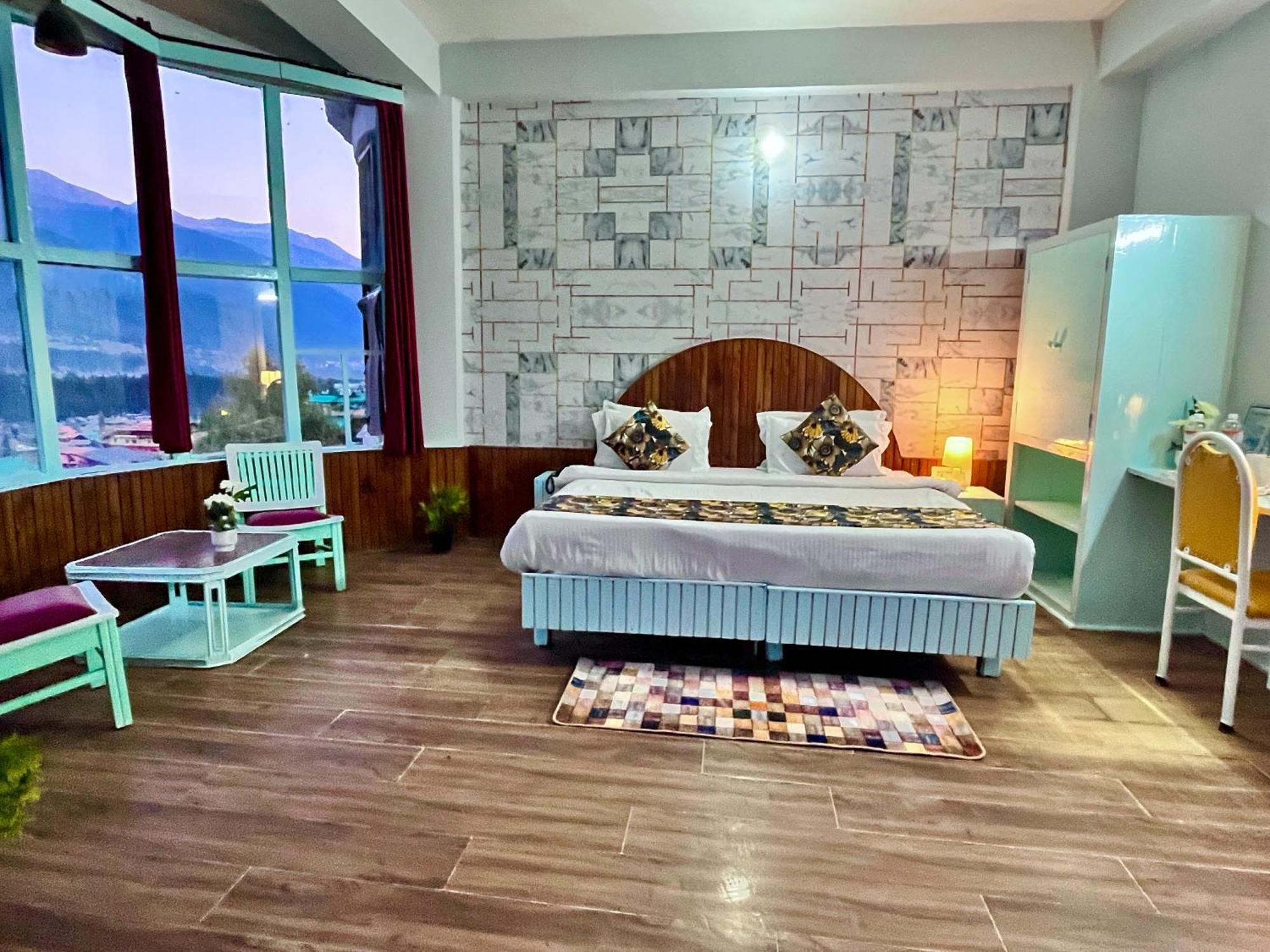 Hadimba Hill View By Hadimba Palace, Manali - Premium Room ! Family Hotel ! Parking ! Near Hadimba Temple Exterior photo