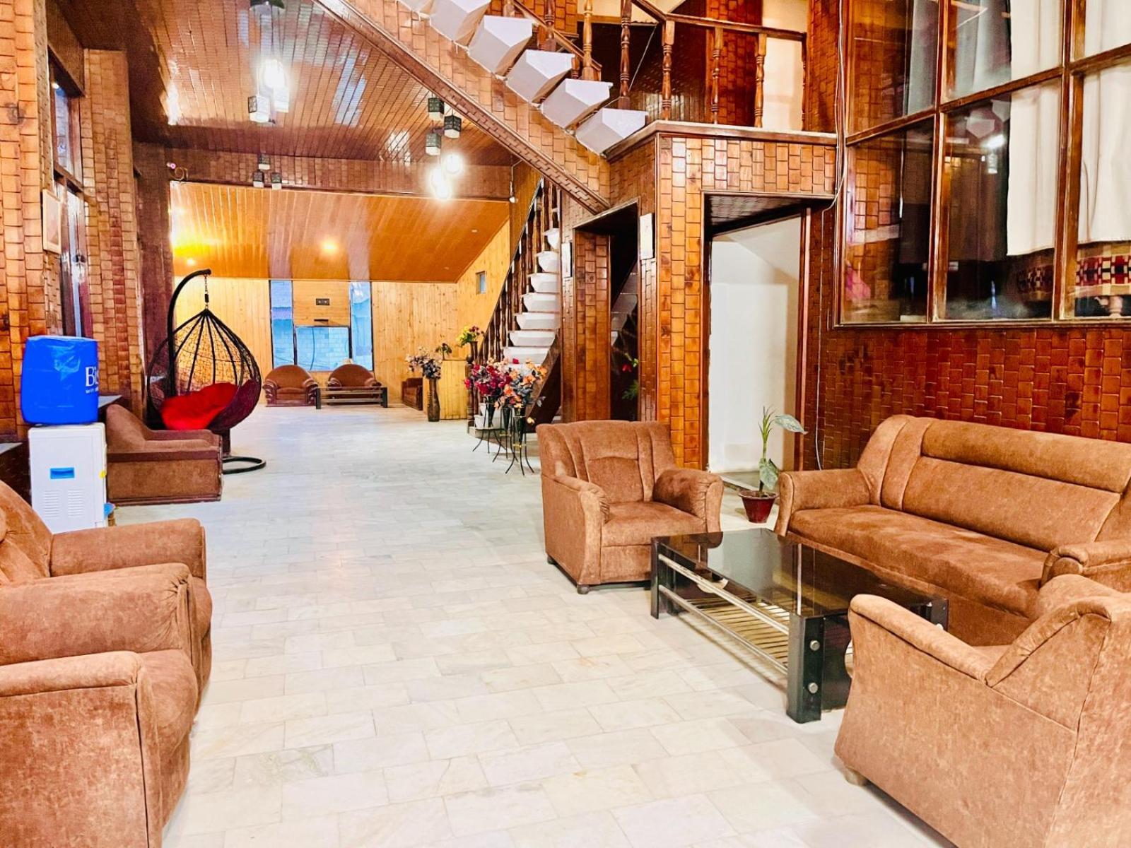 Hadimba Hill View By Hadimba Palace, Manali - Premium Room ! Family Hotel ! Parking ! Near Hadimba Temple Exterior photo