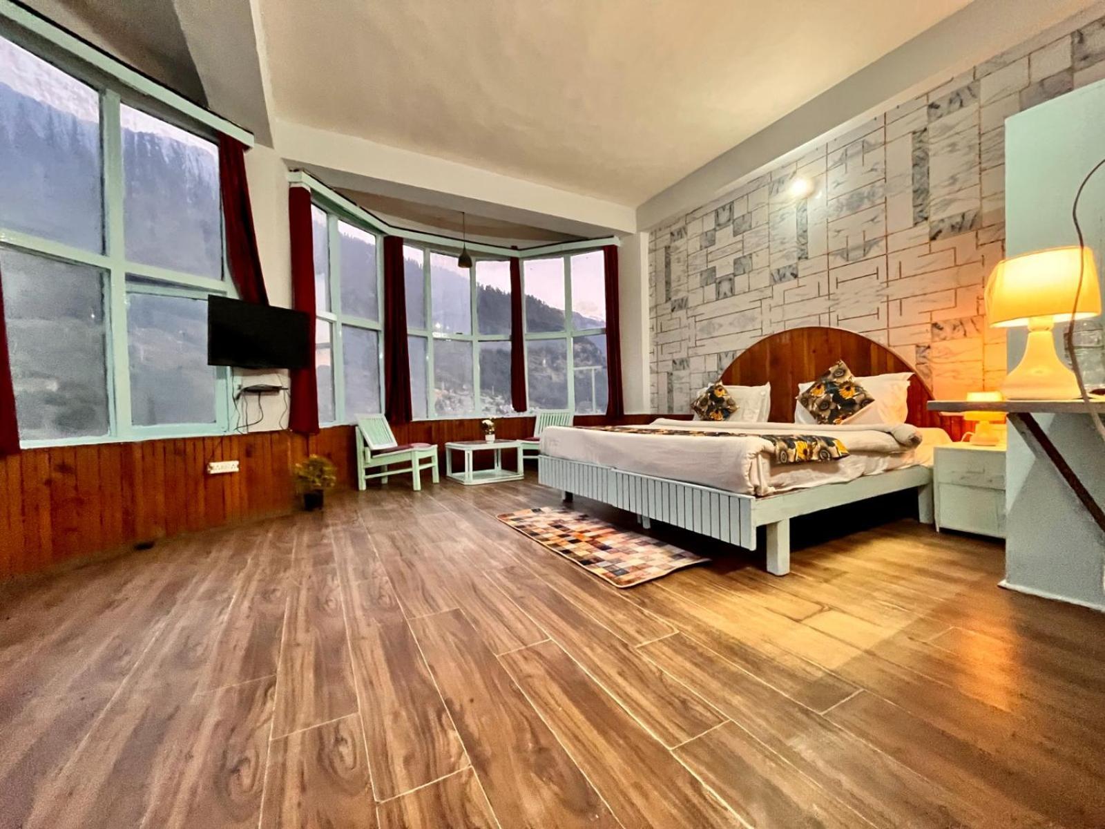Hadimba Hill View By Hadimba Palace, Manali - Premium Room ! Family Hotel ! Parking ! Near Hadimba Temple Exterior photo
