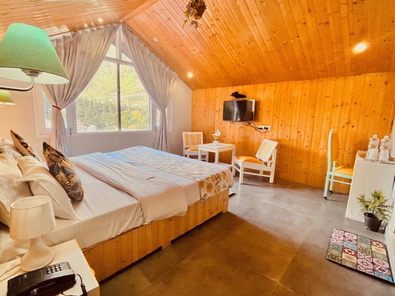 Hadimba Hill View By Hadimba Palace, Manali - Premium Room ! Family Hotel ! Parking ! Near Hadimba Temple Exterior photo