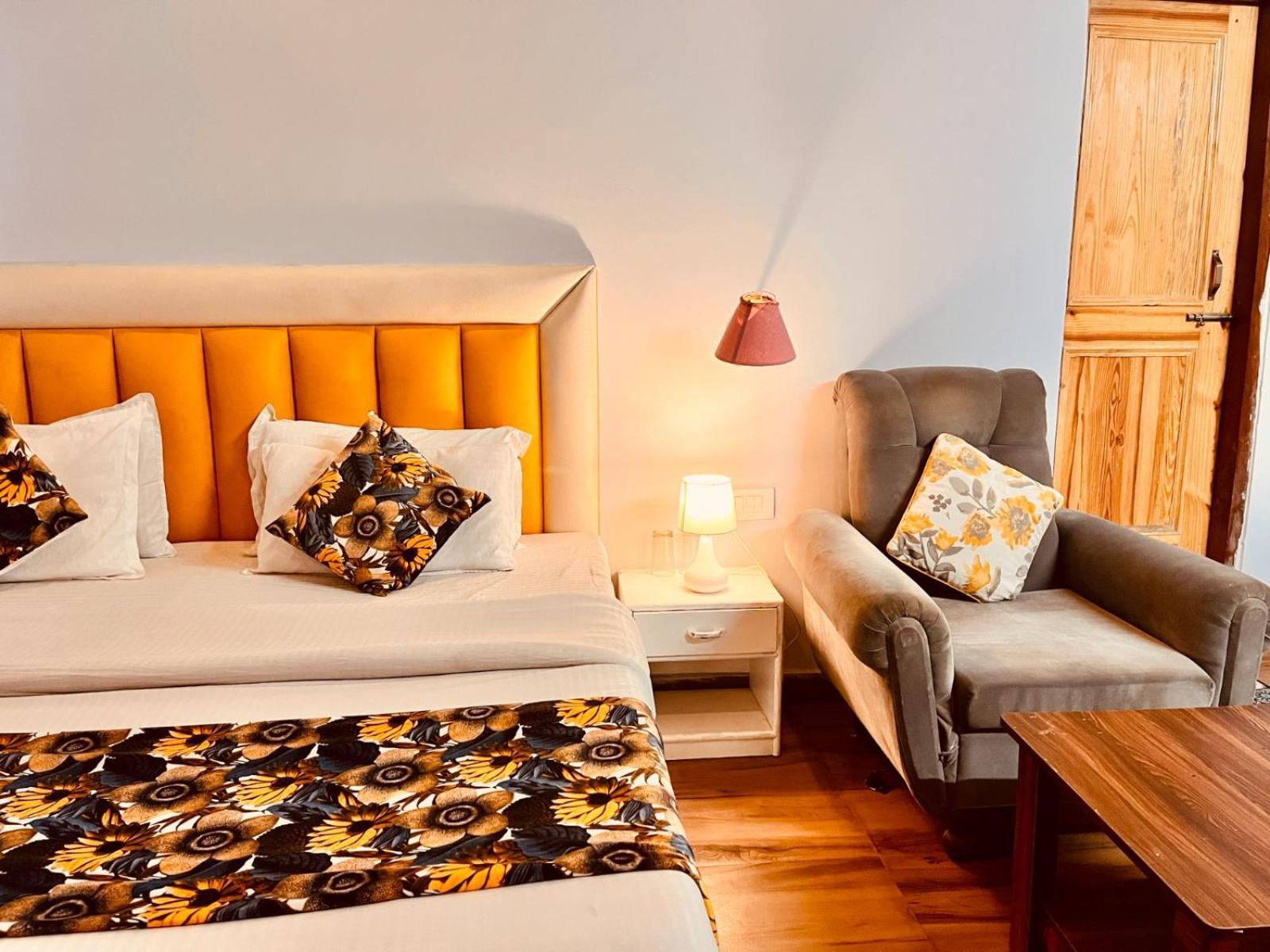 Hadimba Hill View By Hadimba Palace, Manali - Premium Room ! Family Hotel ! Parking ! Near Hadimba Temple Exterior photo