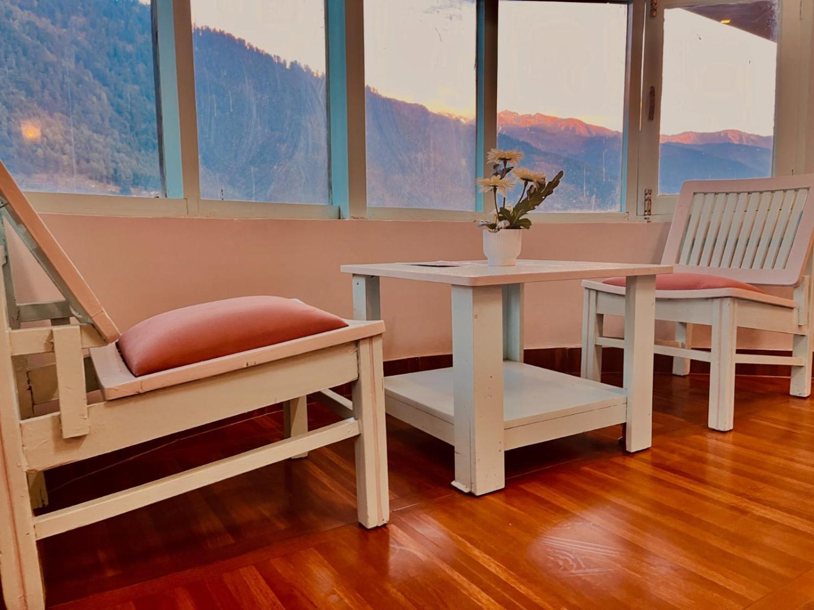 Hadimba Hill View By Hadimba Palace, Manali - Premium Room ! Family Hotel ! Parking ! Near Hadimba Temple Exterior photo