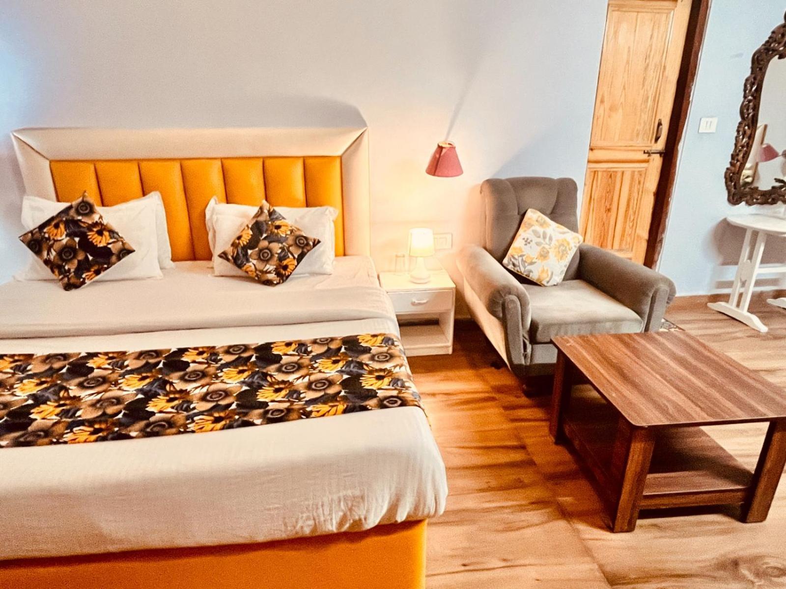 Hadimba Hill View By Hadimba Palace, Manali - Premium Room ! Family Hotel ! Parking ! Near Hadimba Temple Exterior photo