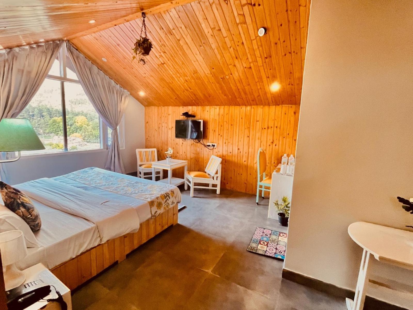 Hadimba Hill View By Hadimba Palace, Manali - Premium Room ! Family Hotel ! Parking ! Near Hadimba Temple Exterior photo