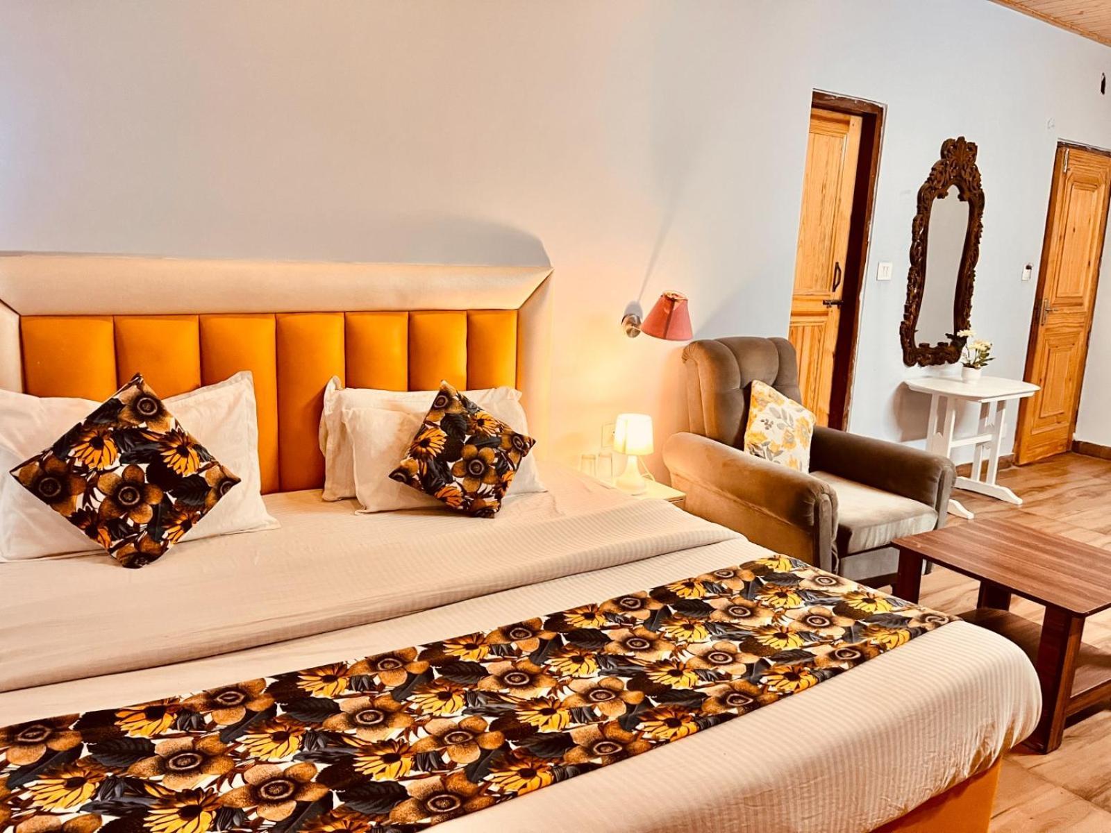Hadimba Hill View By Hadimba Palace, Manali - Premium Room ! Family Hotel ! Parking ! Near Hadimba Temple Exterior photo