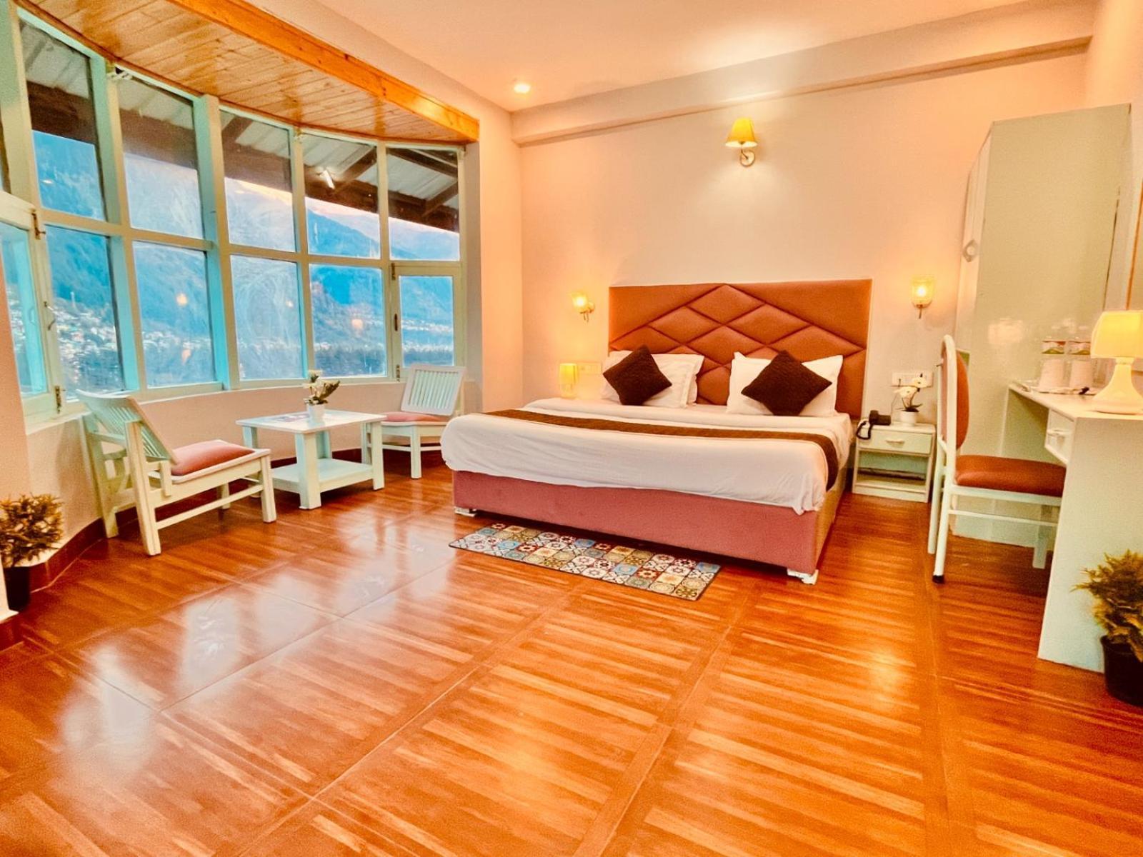 Hadimba Hill View By Hadimba Palace, Manali - Premium Room ! Family Hotel ! Parking ! Near Hadimba Temple Exterior photo