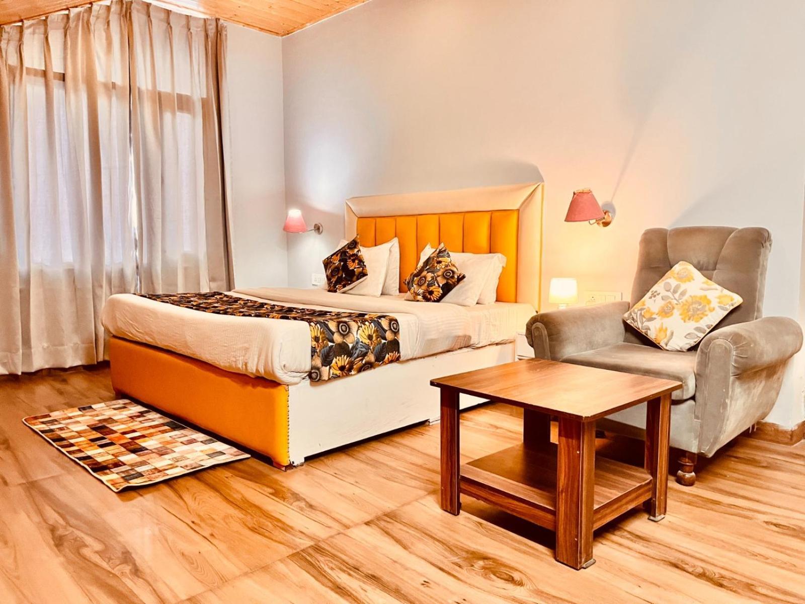 Hadimba Hill View By Hadimba Palace, Manali - Premium Room ! Family Hotel ! Parking ! Near Hadimba Temple Exterior photo