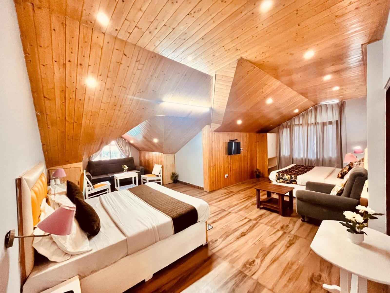 Hadimba Hill View By Hadimba Palace, Manali - Premium Room ! Family Hotel ! Parking ! Near Hadimba Temple Exterior photo