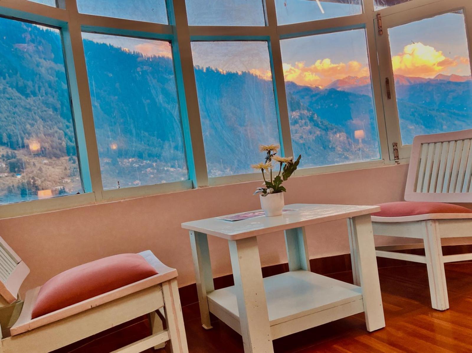 Hadimba Hill View By Hadimba Palace, Manali - Premium Room ! Family Hotel ! Parking ! Near Hadimba Temple Exterior photo