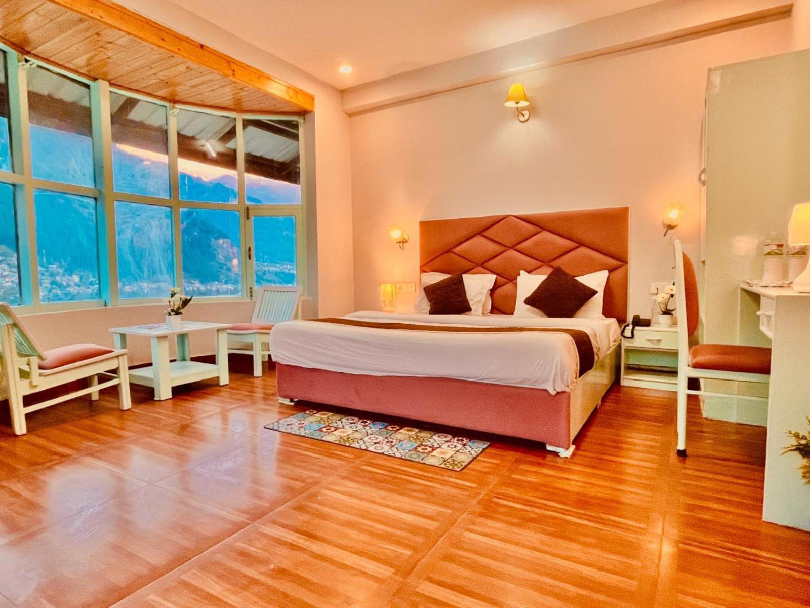 Hadimba Hill View By Hadimba Palace, Manali - Premium Room ! Family Hotel ! Parking ! Near Hadimba Temple Exterior photo