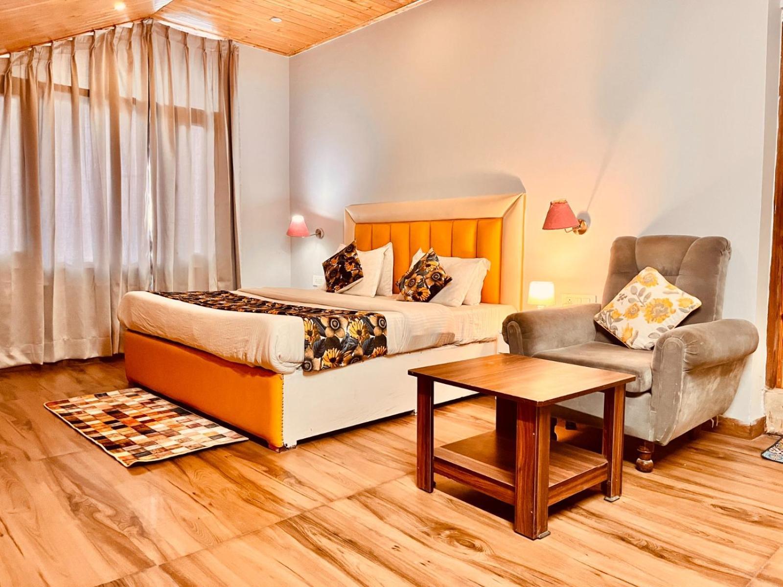 Hadimba Hill View By Hadimba Palace, Manali - Premium Room ! Family Hotel ! Parking ! Near Hadimba Temple Exterior photo